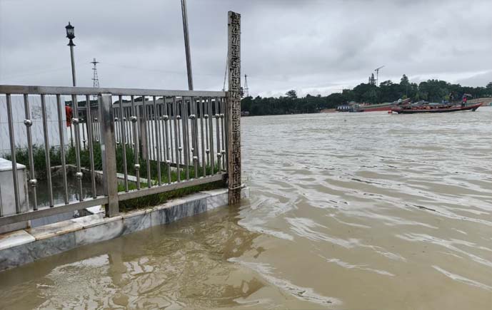 ছাতকে বিপৎসীমার ওপরে সুরমার পানি, বাড়ছে বন্যার শঙ্কা