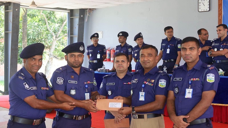 ত্রিশালে চাঞ্চল্যকর মাছ ব্যবসায়ী হত্যা রহস্য উন্মোচন: গ্রেফতার ২, তদন্ত কর্মকর্তা পুরস্কৃত