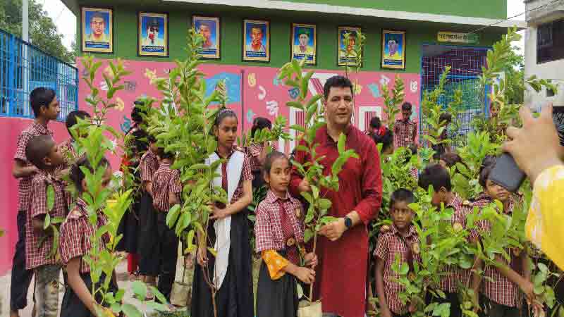ইবি প্রকৌশলী টুটুলের ৩২ বছরে ১২ লক্ষ বৃক্ষরোপণ; স্বপ্ন ২০ লক্ষের