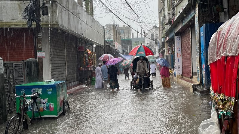 খিলক্ষেতে ভয়াবহ জলাবদ্ধতা, পানিবন্দী পাঁচ এলাকা