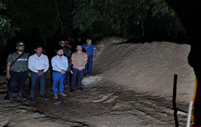 ফটিকছড়িতে গভীর রাতে হালদা নদীতে অভিযান, ২০ হাজার ঘনফুট বালু জব্দ