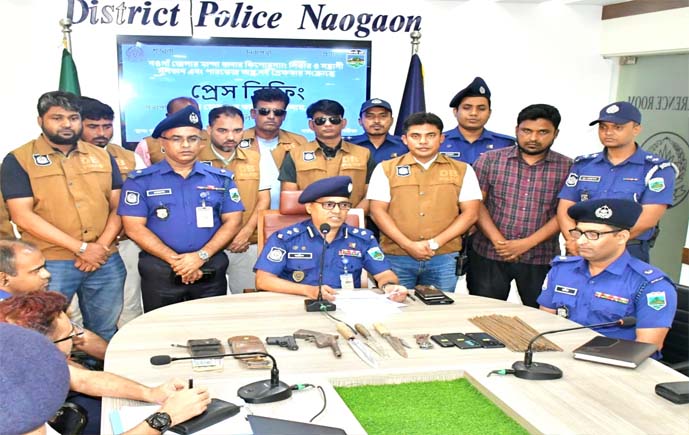 মান্দায় কিশোর গ্যাংয়ের দুই সদস্য গ্রেপ্তার, ওয়ান শুটার গানসহ অস্ত্র উদ্ধার