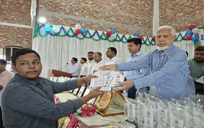 রামগঞ্জে ফরিদ আহমেদ ভূইয়া একাডেমিতে কৃতী শিক্ষার্থীদের সংবর্ধনা