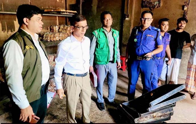 চকরিয়ায় ভোক্তা অধিকারের অভিযান: ৫ প্রতিষ্ঠানকে জরিমানা