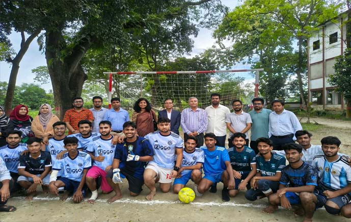 কিশোরগঞ্জ বিশ্ববিদ্যালয়ে কোকো স্মরণে ফুটবল টুর্নামেন্টের উদ্বোধন
