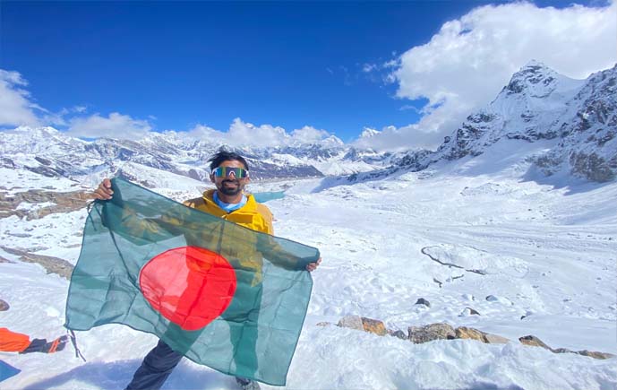 হিমালয়ের দুর্গম পথ পেরিয়ে ইমরানের চোখ এবার এভারেস্টের চূড়ায় 