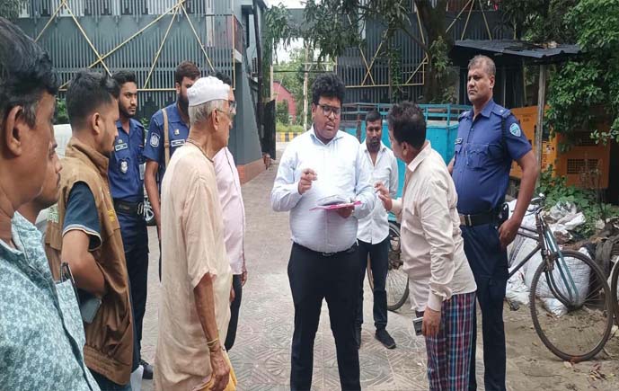 হাটহাজারীতে ড্রেনে দুর্গন্ধযুক্ত ময়লা পানি ফেলায় অর্থদন্ড ভ্রাম্যমাণ আদালতের