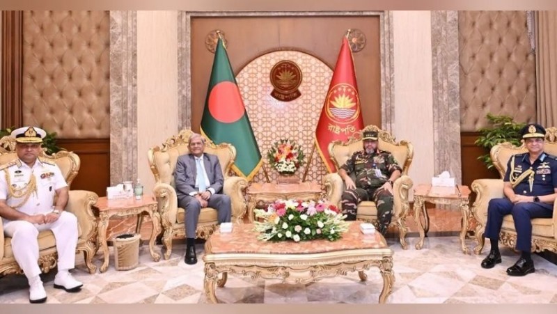 রাষ্ট্রপতির সঙ্গে তিন বাহিনী প্রধানের সাক্ষাৎ