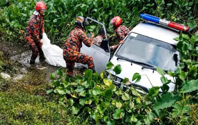 মর্গে নেওয়ার পথে লাশবাহী অ্যাম্বুলেন্স পুকুরে, পুলিশসহ আহত ৪