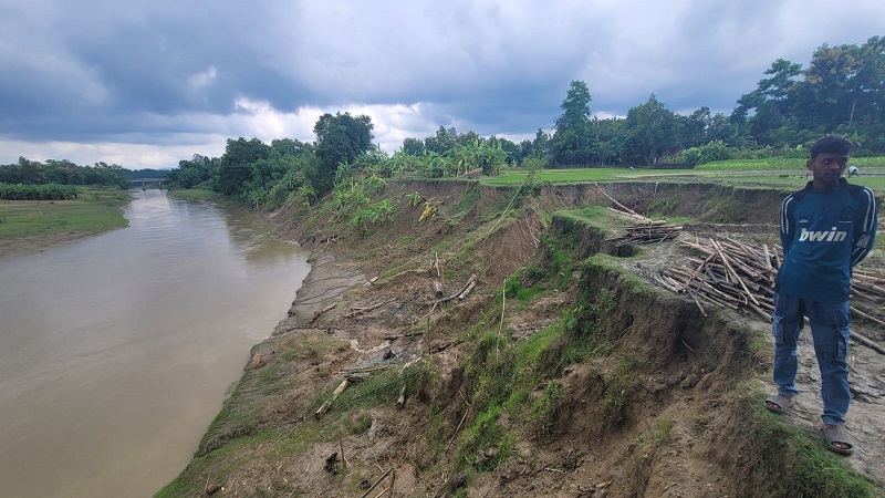 ফটিকছড়ির ধুরুং খালের করাল গ্রাসে মানিকপুর গ্রামঃ বসত-ভিটা বিলীনের শংকা