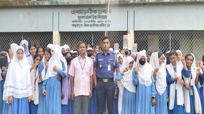 রায়গঞ্জে ইভটিজিংবিরোধী অভিযানে ৩ যুবক আটক, মুচলেকায় মুক্তি