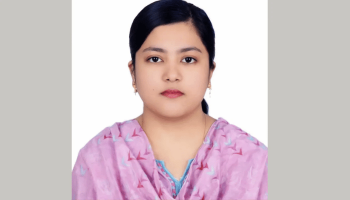 সাংবাদিক দেখলেই দরজা বন্ধ করে দেন কুমিল্লার ডিসি