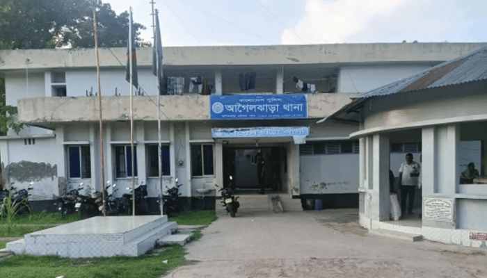 ভুয়া পুলিশ পরিচয়ে ঘরে ঢুকে গৃহবধূকে ধর্ষণচেষ্টা