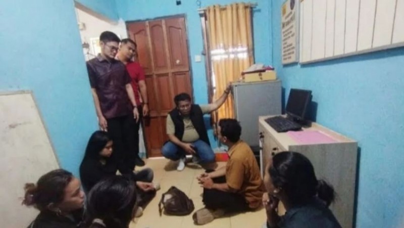 মালয়েশিয়া থেকে ইন্দোনেশিয়ায় ঢোকার পথে ৮ বাংলাদেশিসহ আটক ১৬