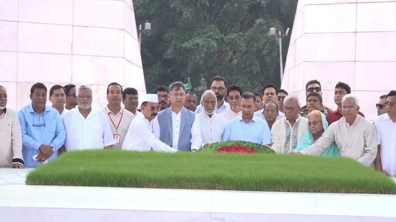 জিয়াউর রহমান ও খালেদা জিয়ার সমাধিতে প্রধানমন্ত্রীর শ্রদ্ধা