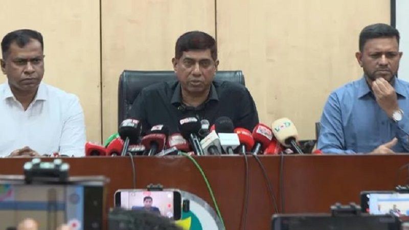ডিসেম্বরে কার্যক্রম নিষিদ্ধ আওয়ামী লীগের ‘অপতৎপরতা’ কঠোরভাবে দমন করা হবে: ডিবিপ্রধান