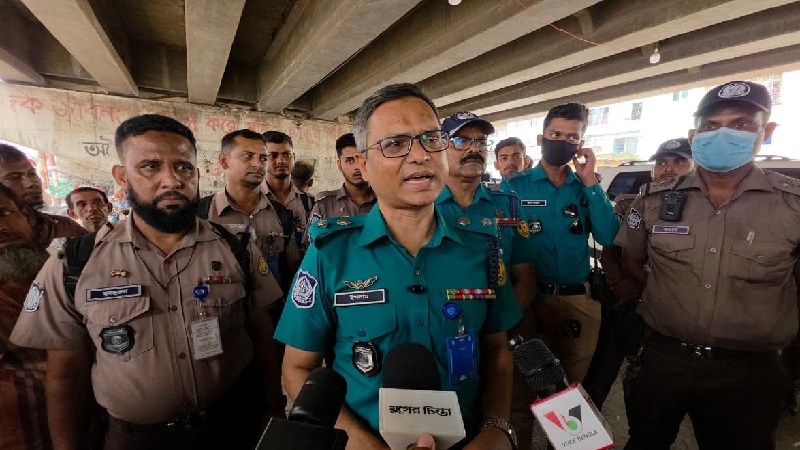 বাবুবাজার-বাদামতলীতে ট্রাফিক লালবাগের অভিযান ৩১ মামলা