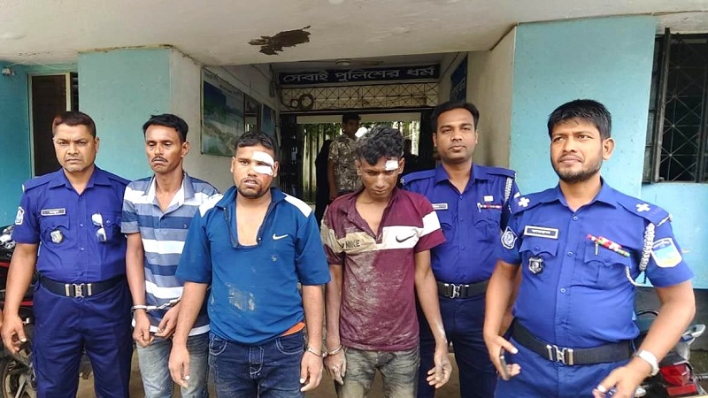 দুর্গাপুরে ডিবি পরিচয়ে ডাকাতি, আটক ৩
