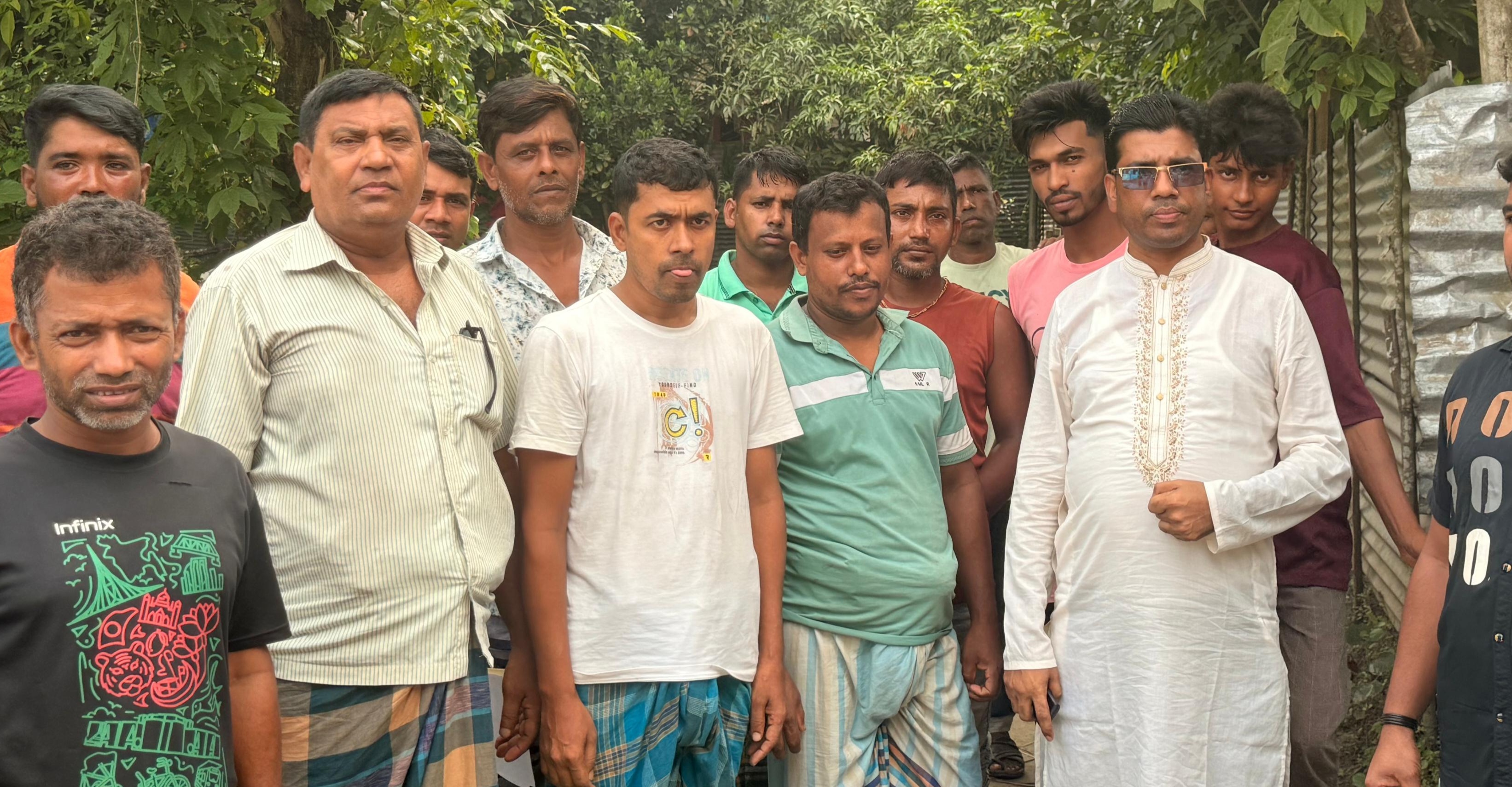চান্দিনায় নিজ উদ্যোগে রাস্তা সংস্কার করে প্রশংসায় ভাসছেন চেয়ারম্যান পদপ্রার্থী শংকর চন্দ্র সরকার