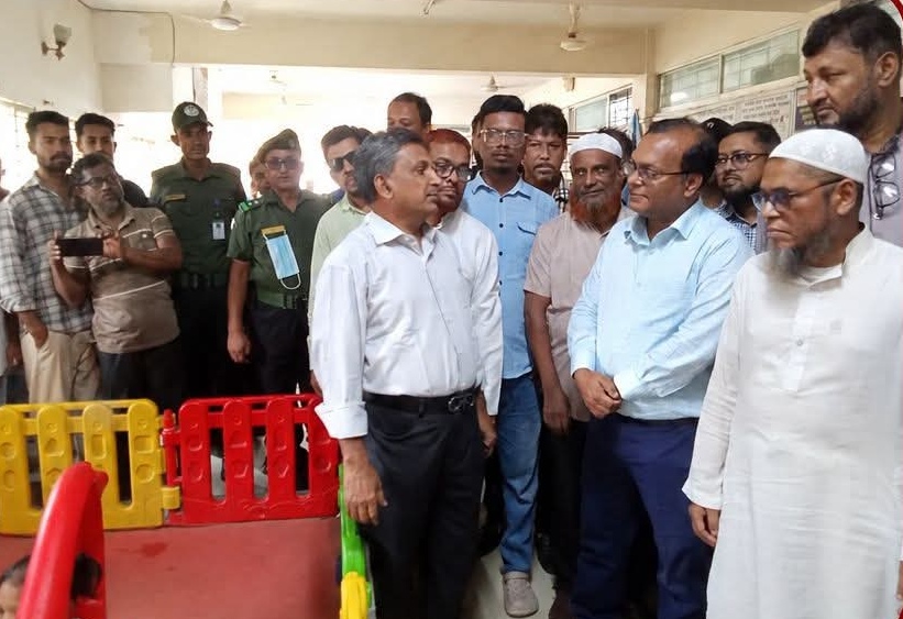 ফটিকছড়ি উপজেলা স্বাস্থ্য কমপ্লেক্স পরিদর্শনে এমপি, নোংরা ড্রেন ও জমে থাকা পানি দেখে ক্ষুব্ধ