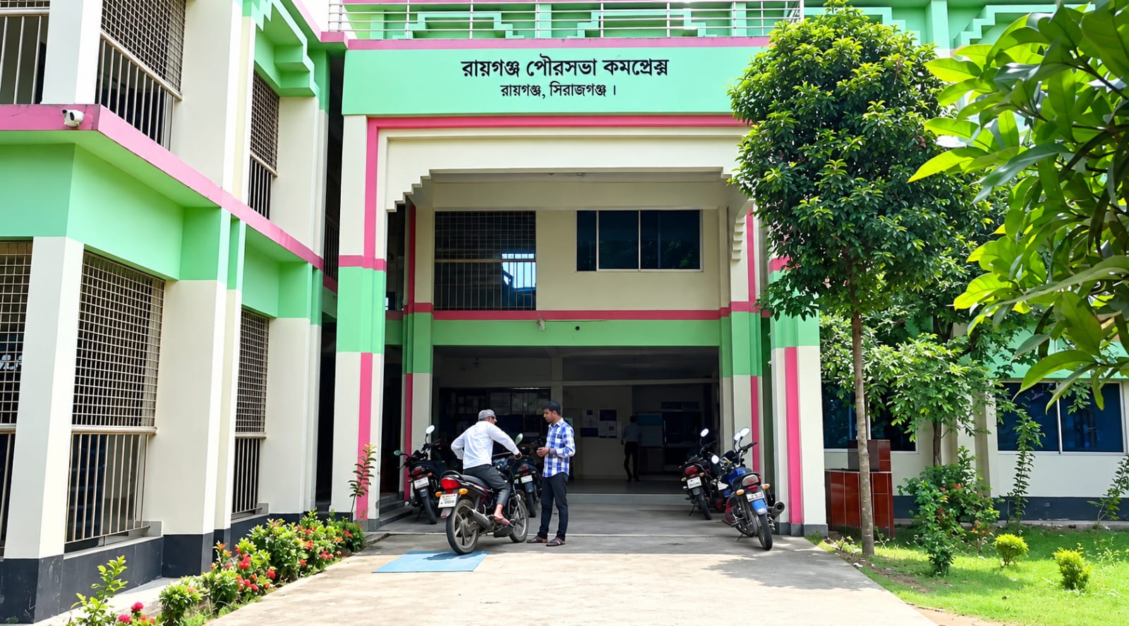 কর্মকর্তা সংকটে স্থবির রায়গঞ্জ পৌরসভা, সেবা না পেয়ে ভোগান্তিতে পৌরবাসী