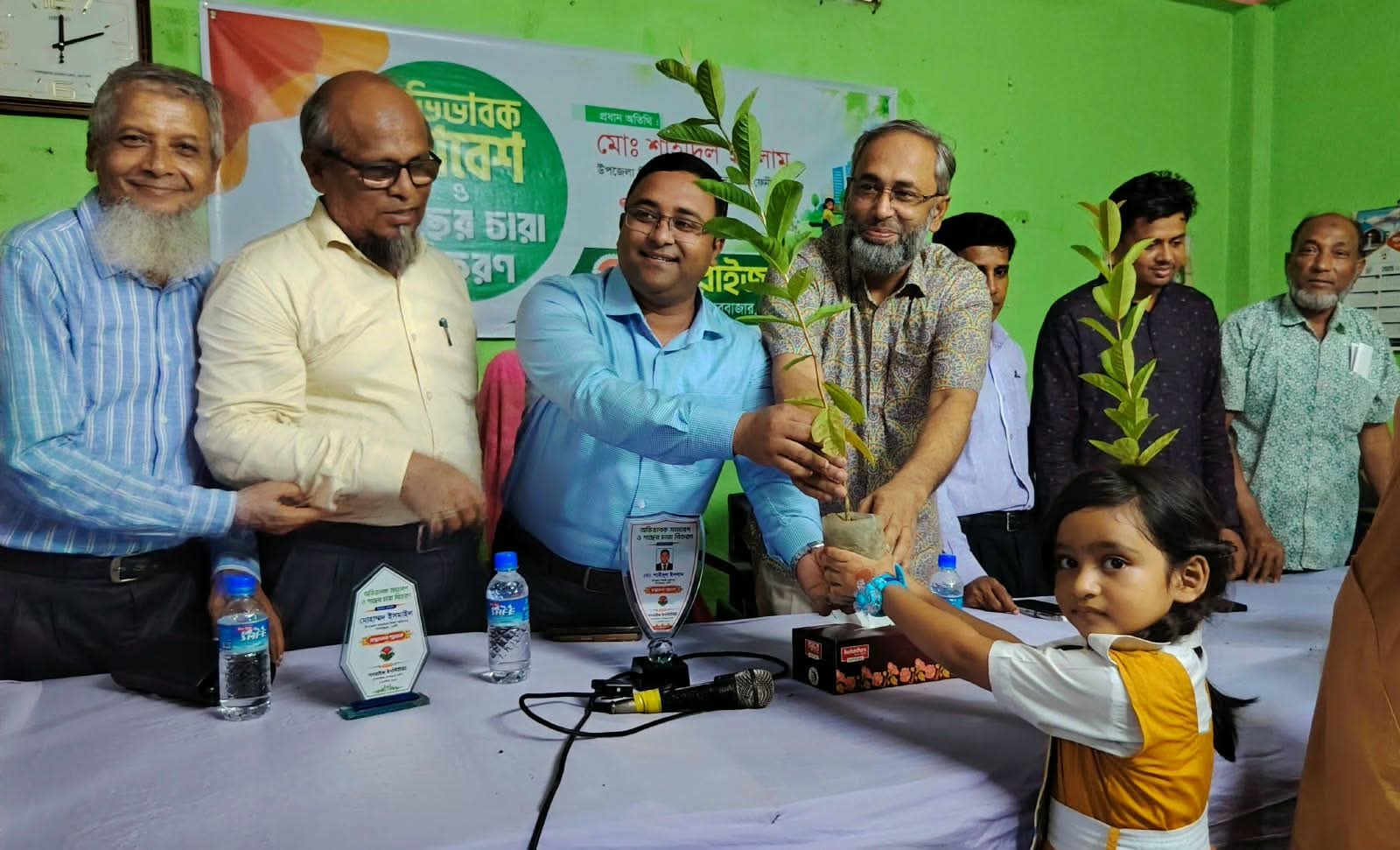 দাগনভূঞার সানরাইজ ইনস্টিটিউটে অভিভাবক সমাবেশ ও চারা বিতরণ