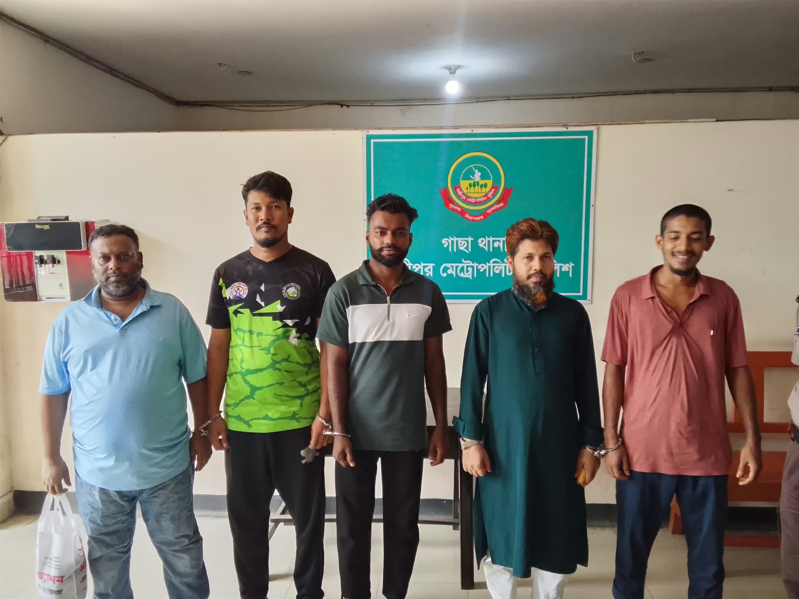 গাছা থানায় পুলিশের অভিযানে ৬ আসামি গ্রেপ্তার