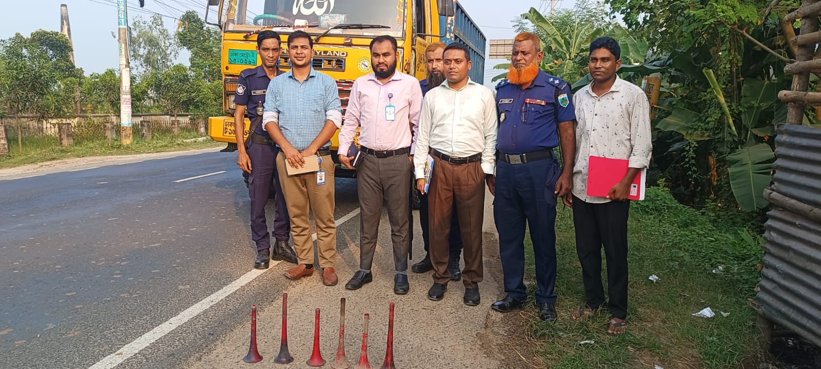 নওগাঁয় হাইড্রোলিক হর্নের বিরুদ্ধে ভ্রাম্যমাণ আদালত: তিন চালককে জরিমানা