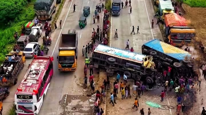 বগুড়ায় চার যানবাহনের সংঘর্ষে আহত ২