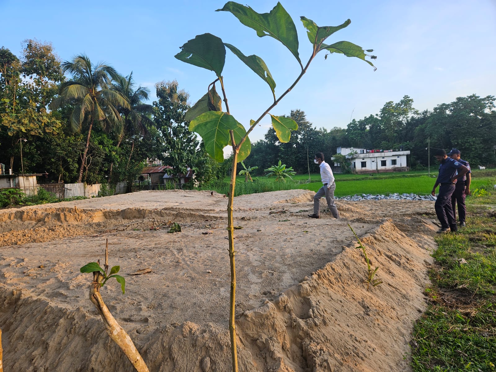 ফটিকছড়ির ধুরুং খাল থেকে অবৈধভাবে উত্তোলন করা ১৩ হাজার ঘনফুট বালু জব্দ