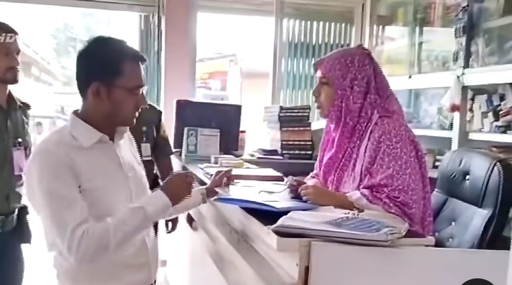 ধামরাইয়ে দুই হাসপাতাল ও ফিলিং স্টেশনকে ৬৫ হাজার টাকা জরিমানা