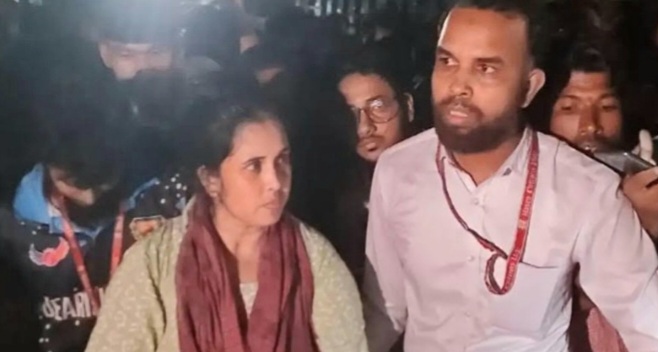 টঙ্গীর গাজীপুরায় বাসচাপায় নারী শ্রমিক নিহত, মহাসড়ক অবরোধ