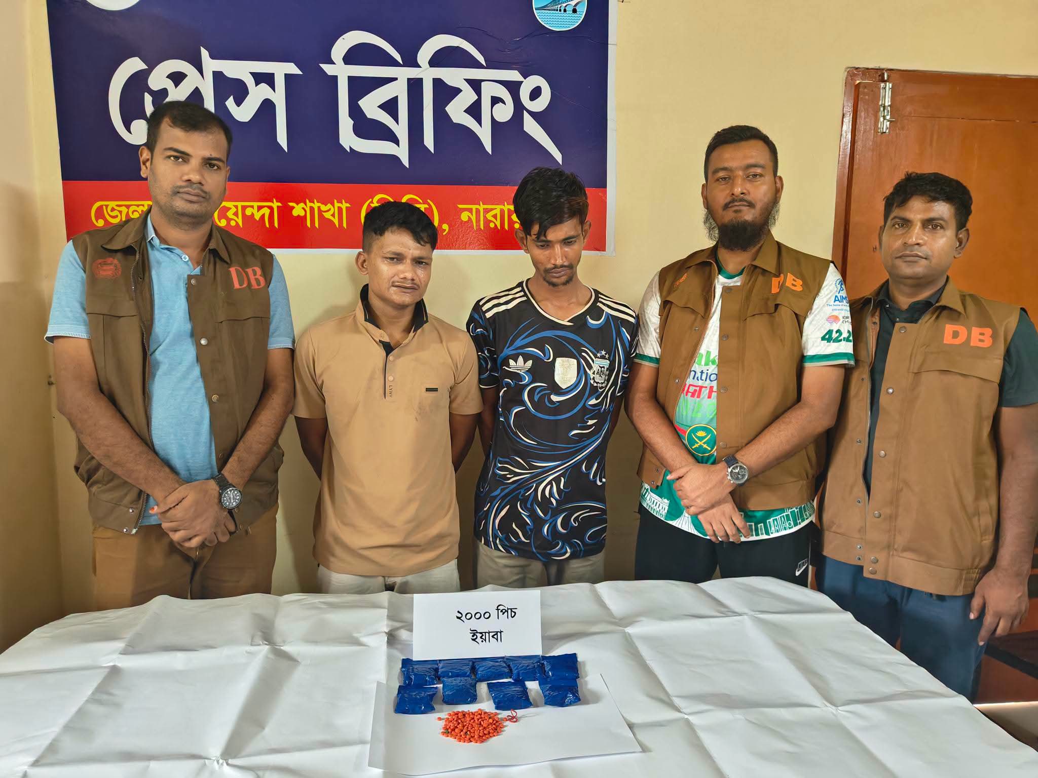 নারায়ণগঞ্জে ২২০০ পিস ইয়াবাসহ ৪ মাদক কারবারি গ্রেফতার