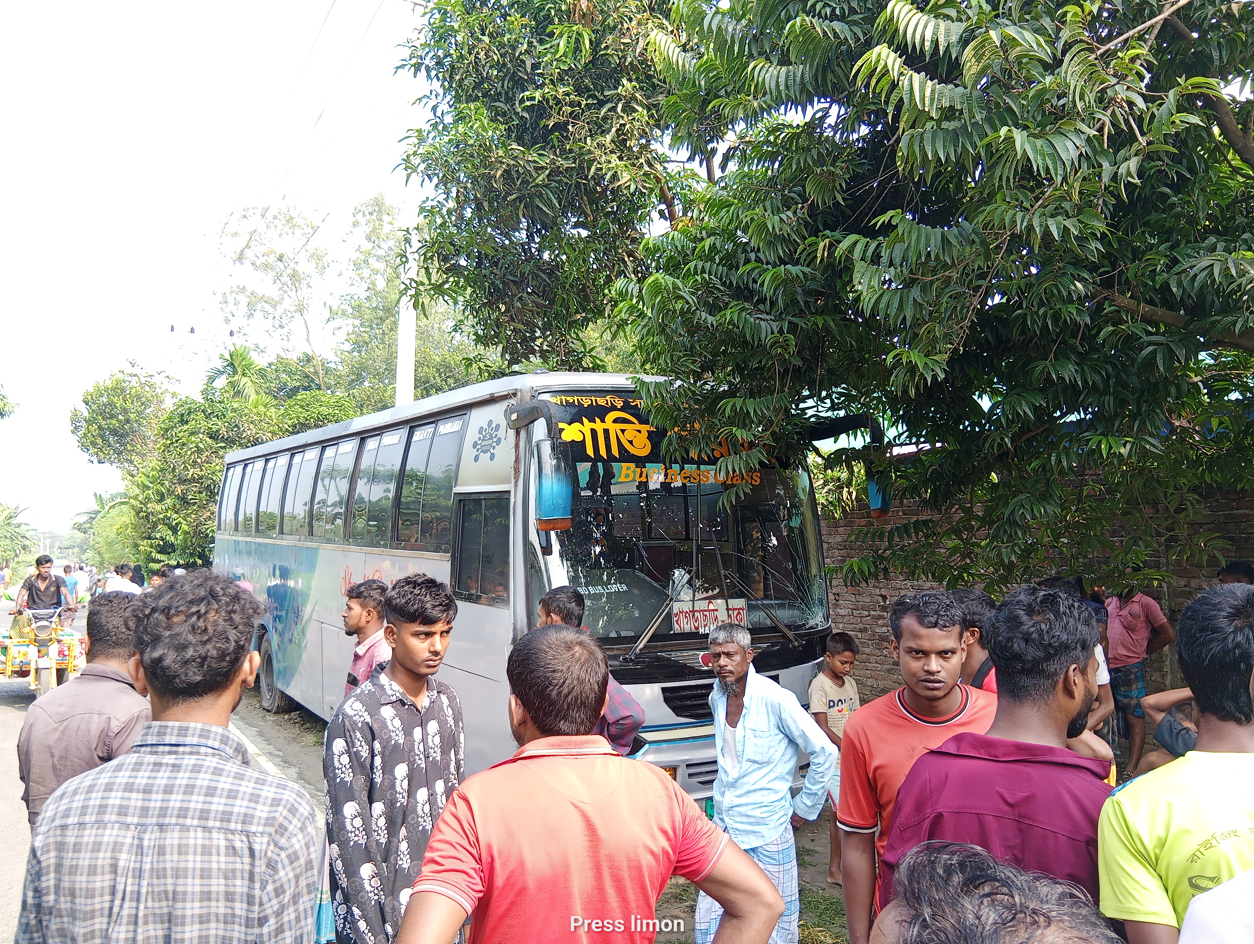 বকশীগঞ্জে বাসচাপায় বউ-শাশুড়ির মর্মান্তিক মৃত্যু