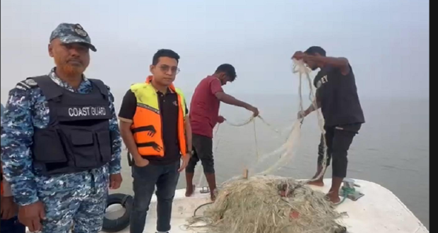 চাঁদপুরে মা ইলিশ রক্ষায় অভিযানে ৩০ কেজি ইলিশ ও ১০ হাজার মিটার কারেন্টজাল জব্দ