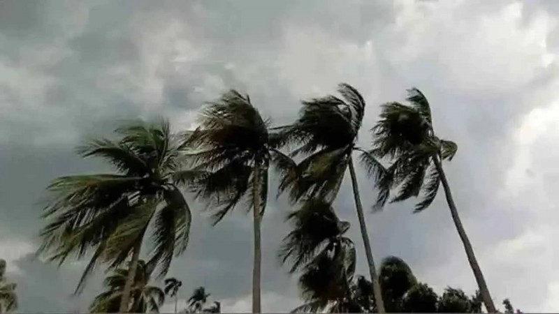 দেশের ৯ অঞ্চলে ঝড়ের সতর্কতা, ঢাকায় বৃষ্টি-বজ্রপাতের আভাস