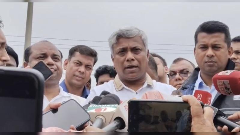 ত্রাণ বিতরণে সবাইকে কাঁধে কাঁধ মিলিয়ে কাজ করার আহ্বান প্রতিমন্ত্রীর