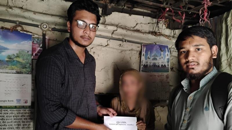 বন্যাদুর্গত ৮০ পরিবারের পাশে বাকৃবির চট্টলা সমিতি