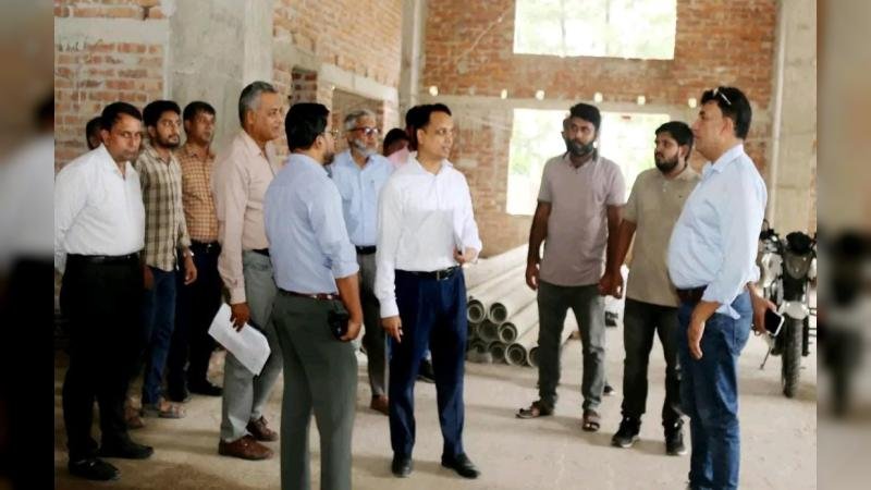 ইবির মেগা প্রকল্পে ধীরগতি: তথ্য সংগ্রহে আইএমইডি কর্মকর্তার প্রকল্প পরিদর্শন