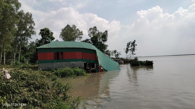 যমুনার ভাঙনে বিলীন সরকারি প্রাথমিক বিদ্যালয়, হুমকিতে চৌহালী জনতা উচ্চ বিদ্যালয়