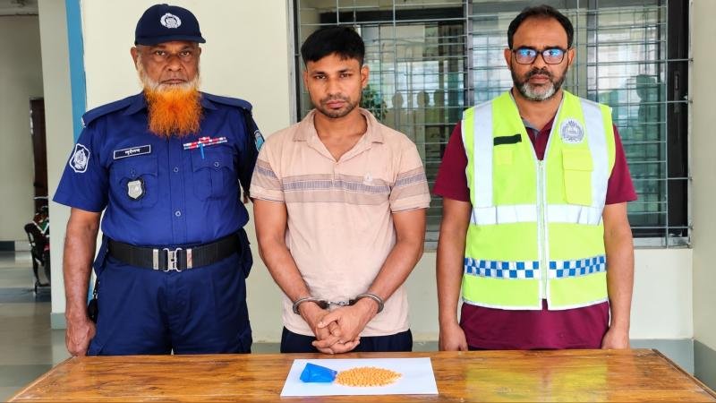 ফুলগাজীতে ইয়াবাসহ এক যুবক গ্রেপ্তার
