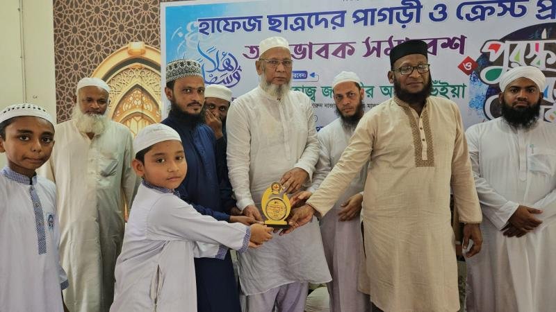 মিরসরাইয়ের ৯ বছরের আরহাম ১০ মাসে কোরআনের হাফেজ