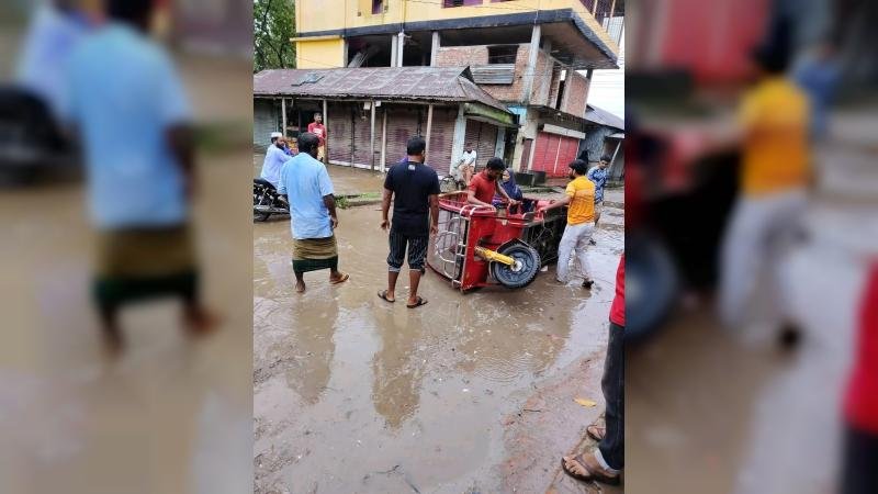 নাগেশ্বরীতে বেহাল সড়কের কারণে চরম দুর্ভোগে এলাকাবাসী