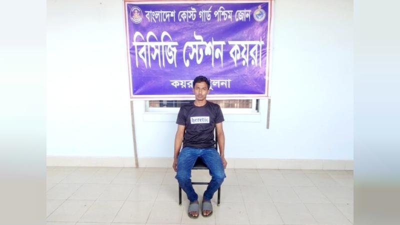 সুন্দরবনে নদীতে পড়ে যাওয়া জাহাজের নাবিককে জীবিত উদ্ধার 