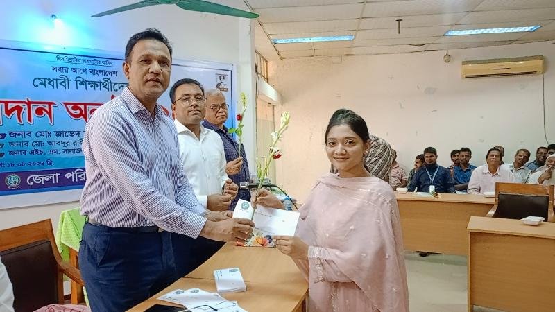 মেহেরপুরে ৭০ মেধাবী শিক্ষার্থীকে জেলা পরিষদের বৃত্তি প্রদান