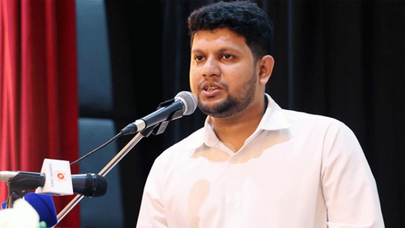 সরকার আমলা ও বড় ব্যবসায়ীদের তুষ্ট করতে পলিসি নিচ্ছে : মাহফুজ আলম