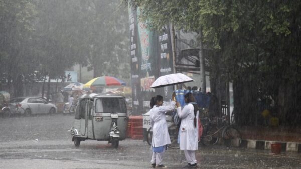 ঝড় ও বজ্রবৃষ্টির আভাস, নদীবন্দরে সতর্কতা