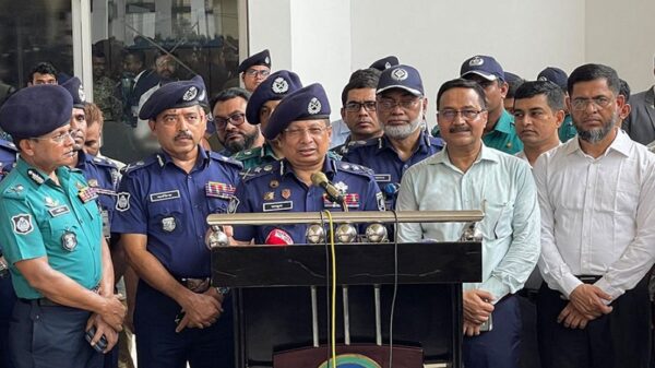 ঝুঁকি নিয়ে ঈদে বাড়ি যাবেন না, পরামর্শ আইজিপির