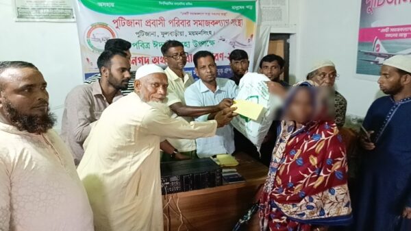 ফুলবাড়ীয়ায় পুটিজানা প্রবাসী পরিবার সমাজকল্যাণ সংস্থার ঈদ উপহার